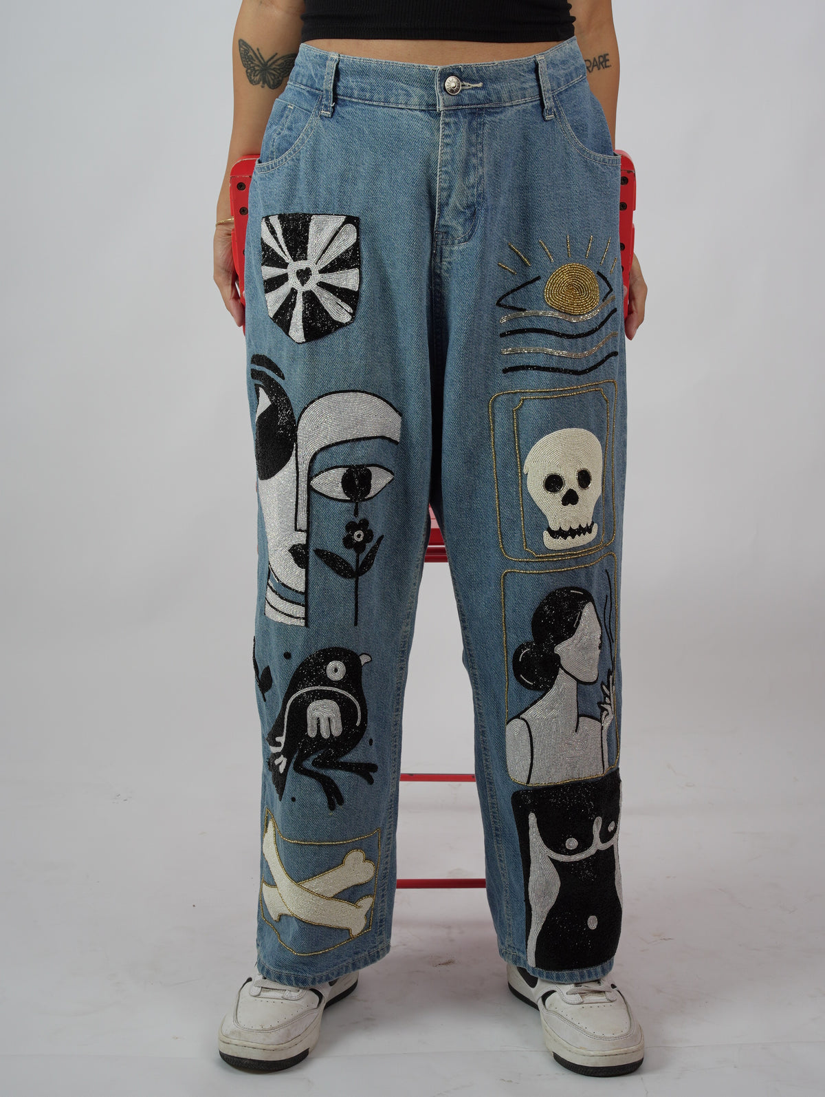 Pretty Mess Denim Jeans Close up view – embroidered denim jeans